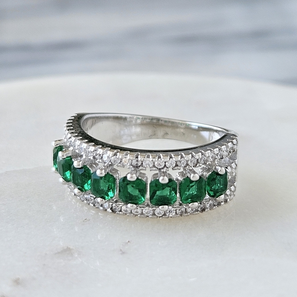 Green Emerald eternity ring, 925 Sterling Silver Charmed Aroma - Picture 2 of 6